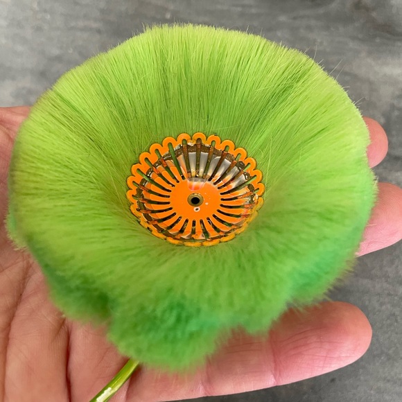 Vintage 60s Hattie Carnegie Dynel Fiber Flower Neon Green Brooch - Picture 4 of 13